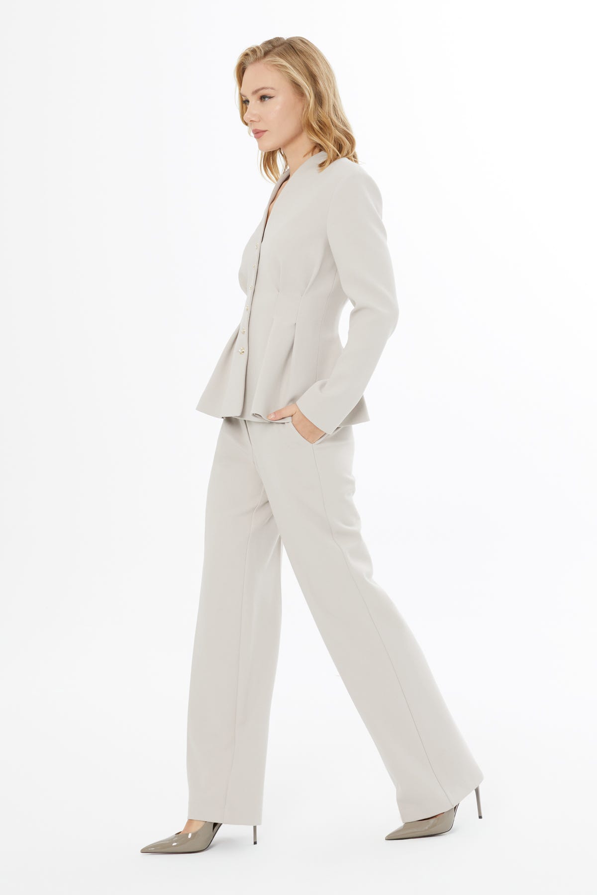 Mono Kapama Ceket Ve Pantolonlu Bej Takım
