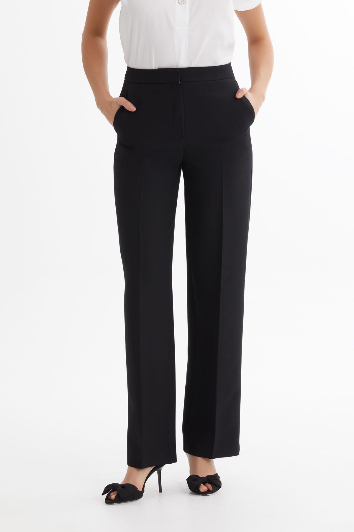 Fermuar Kapamalı Ütü İzli Siyah Pantolon