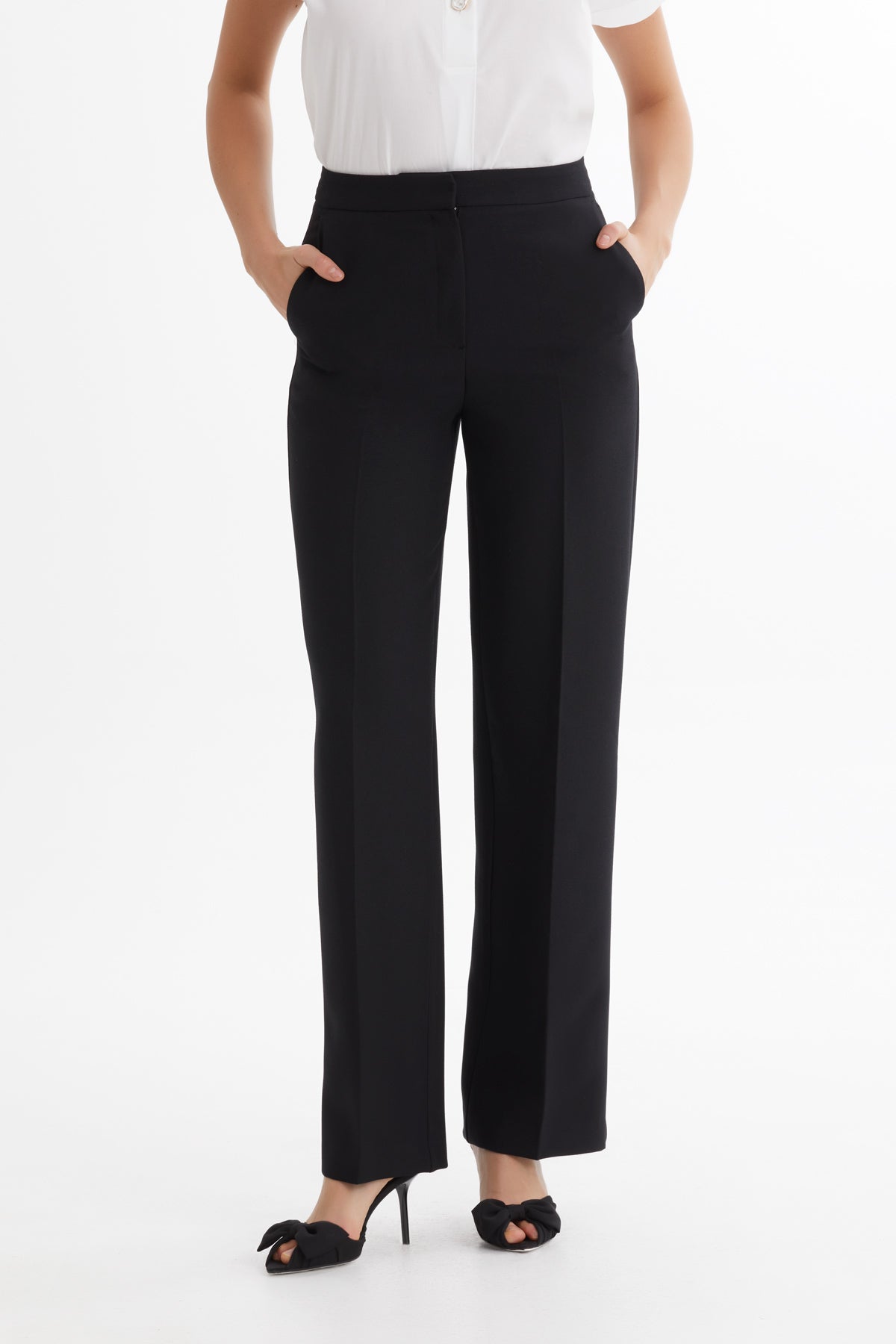 Fermuar Kapamalı Ütü İzli Siyah Pantolon