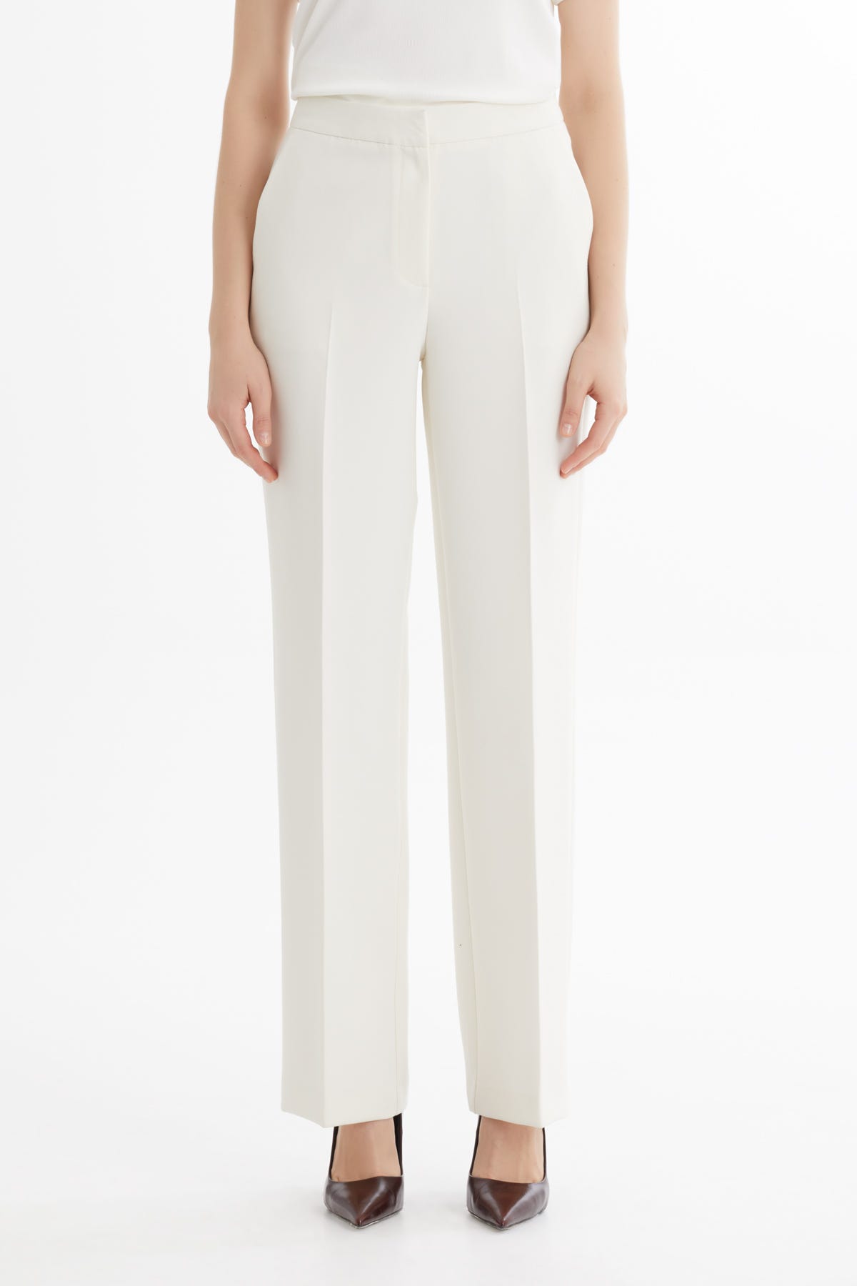 Fermuar Kapamalı Ütü İzli Ekru Pantolon