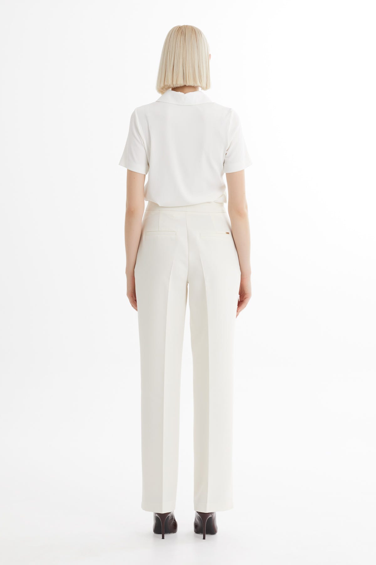 Fermuar Kapamalı Ütü İzli Ekru Pantolon