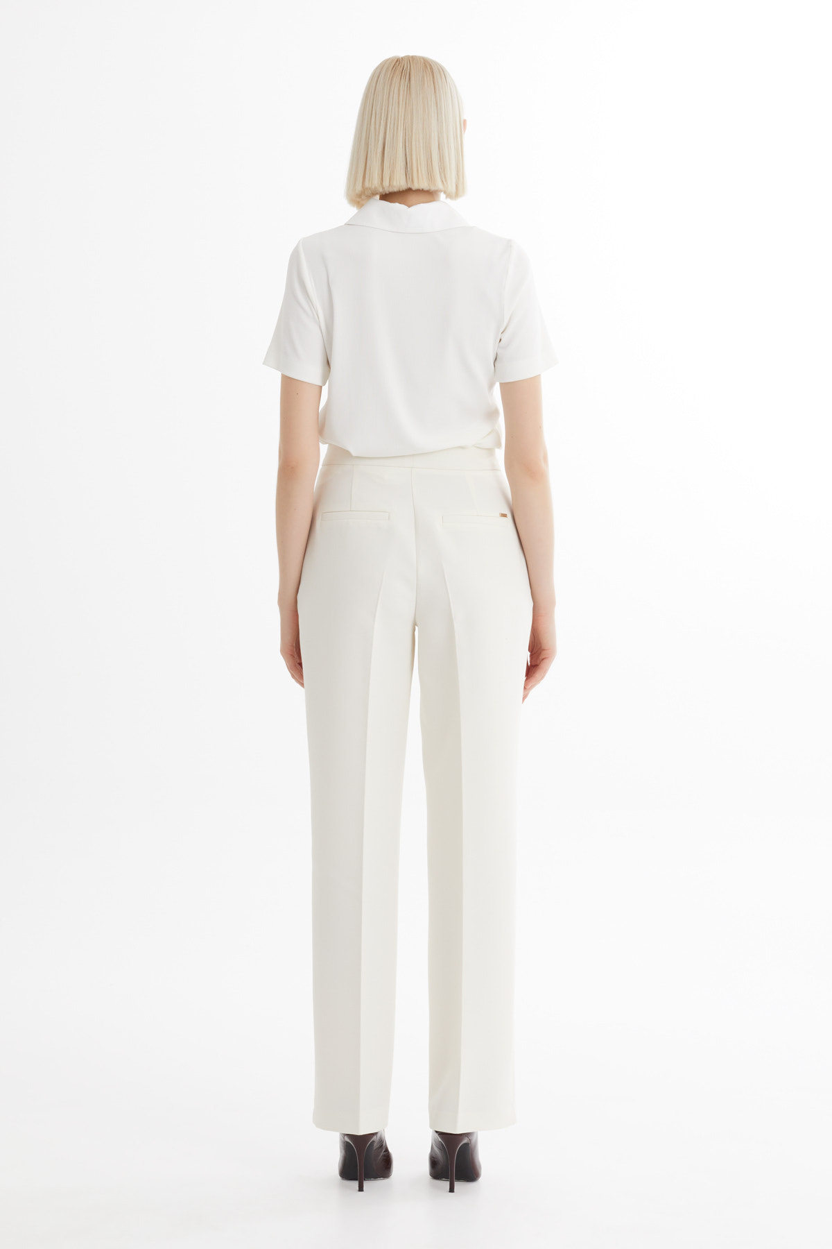 Fermuar Kapamalı Ütü İzli Ekru Pantolon