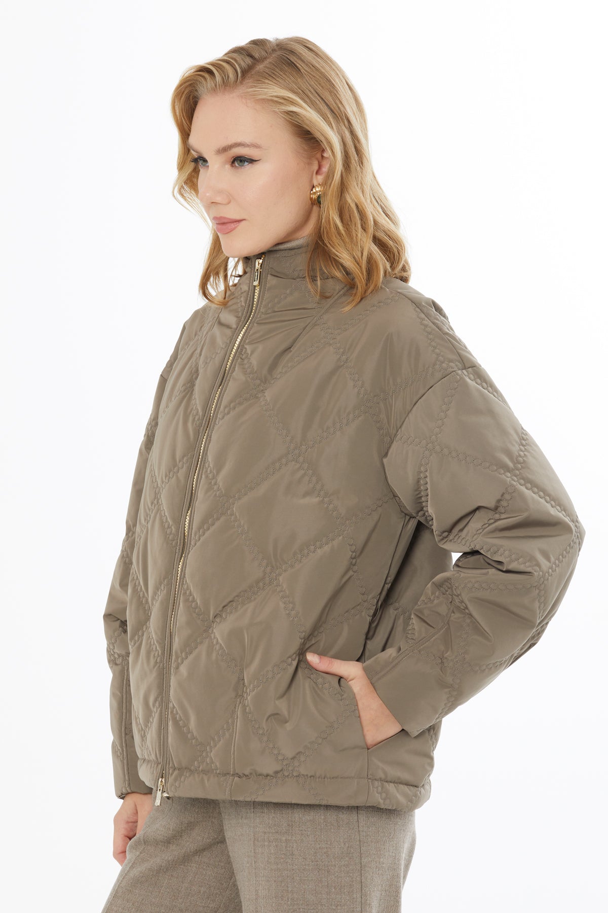 Astarlı Uzun Kollu Kapitone Mont