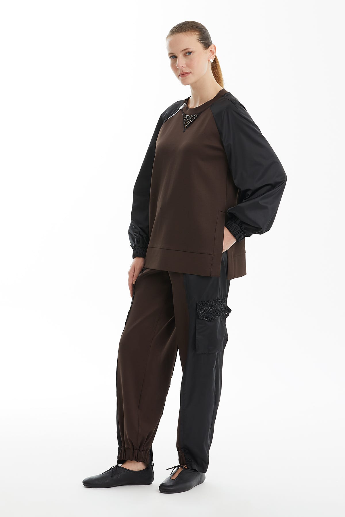 Fermuar Detaylı İşlemeli Kahverengi Sweatshirt