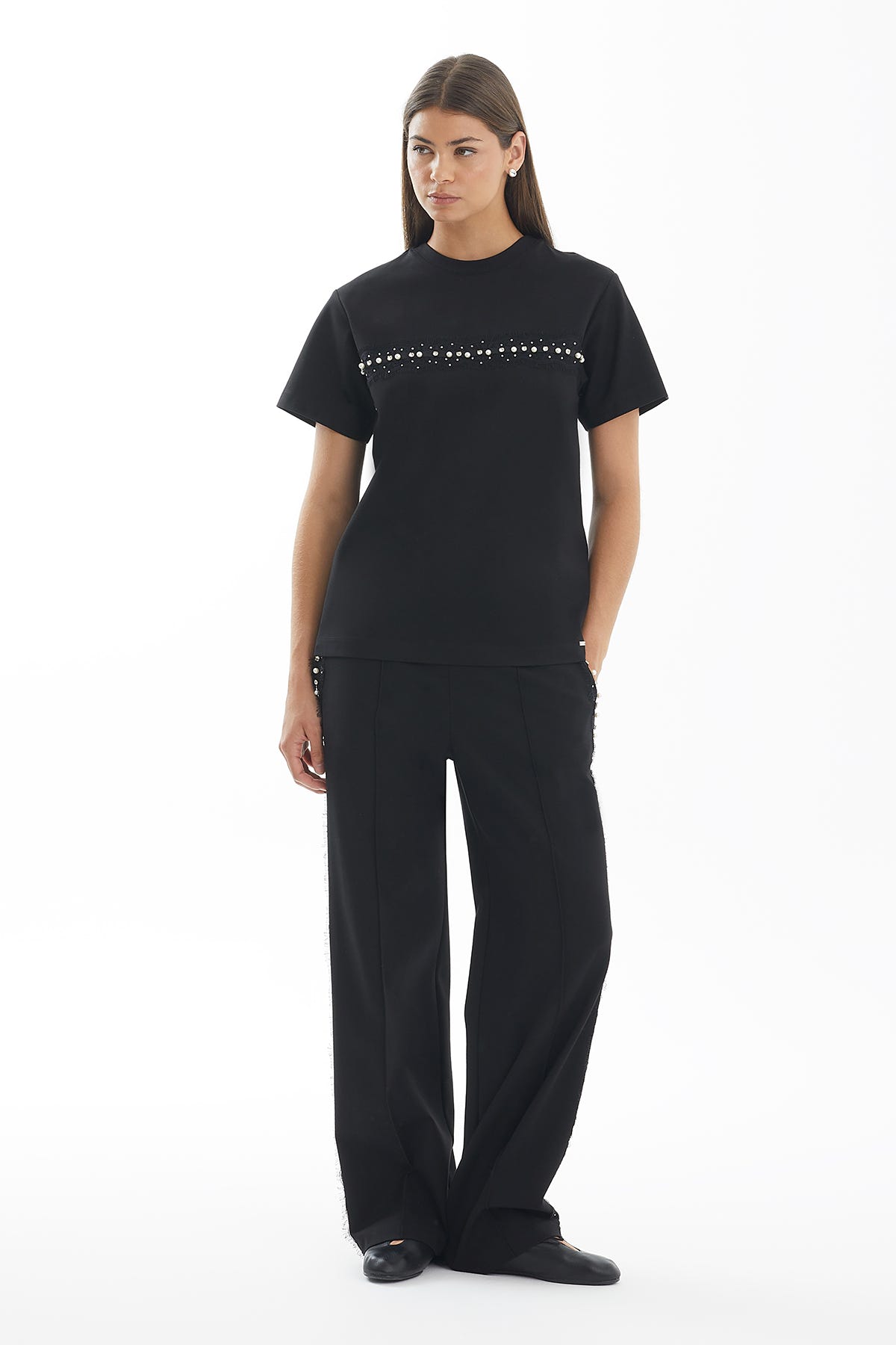 Önü Taş Ve İşleme Detaylı Siyah T-Shirt