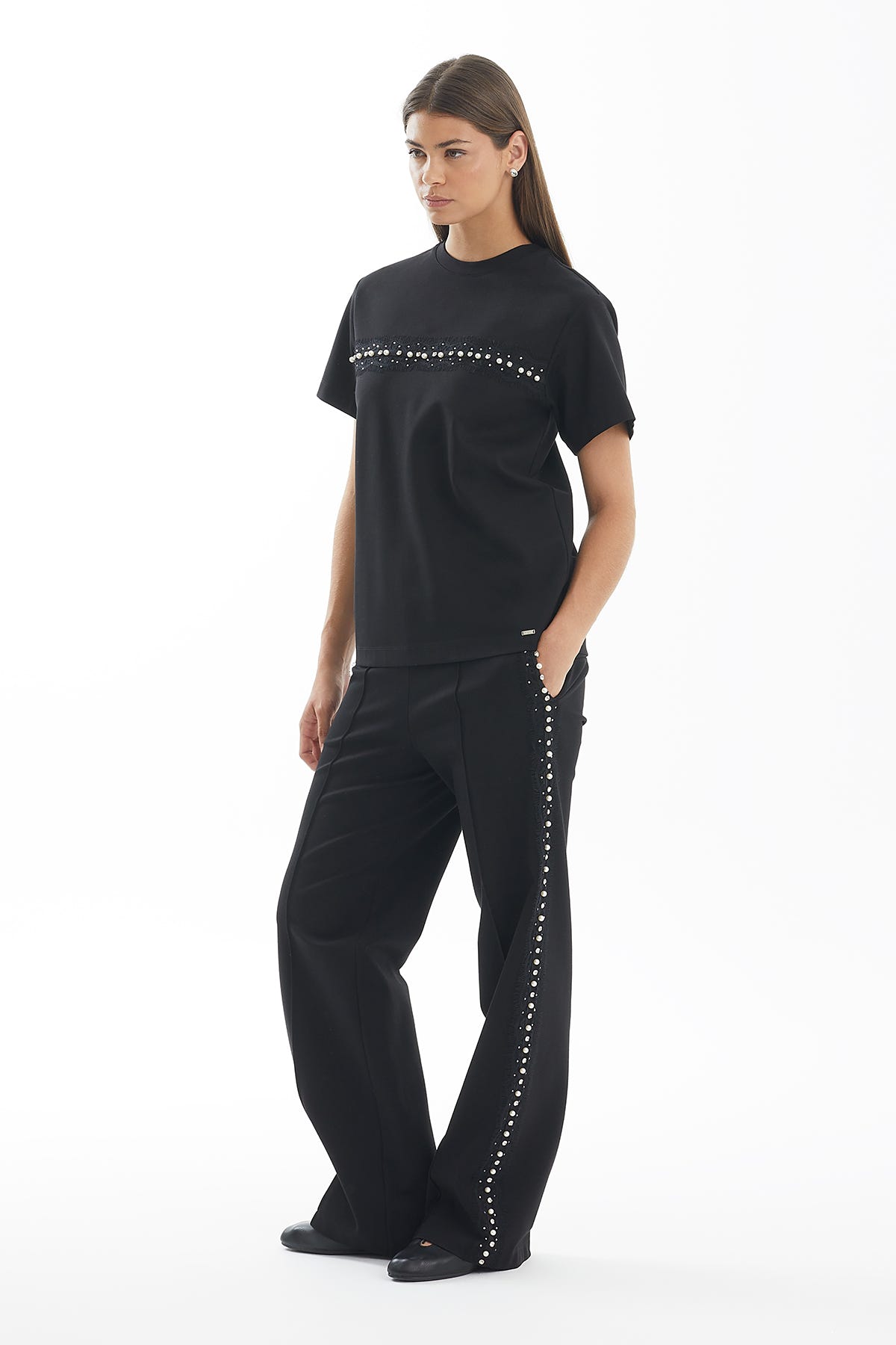 Önü Taş Ve İşleme Detaylı Siyah T-Shirt