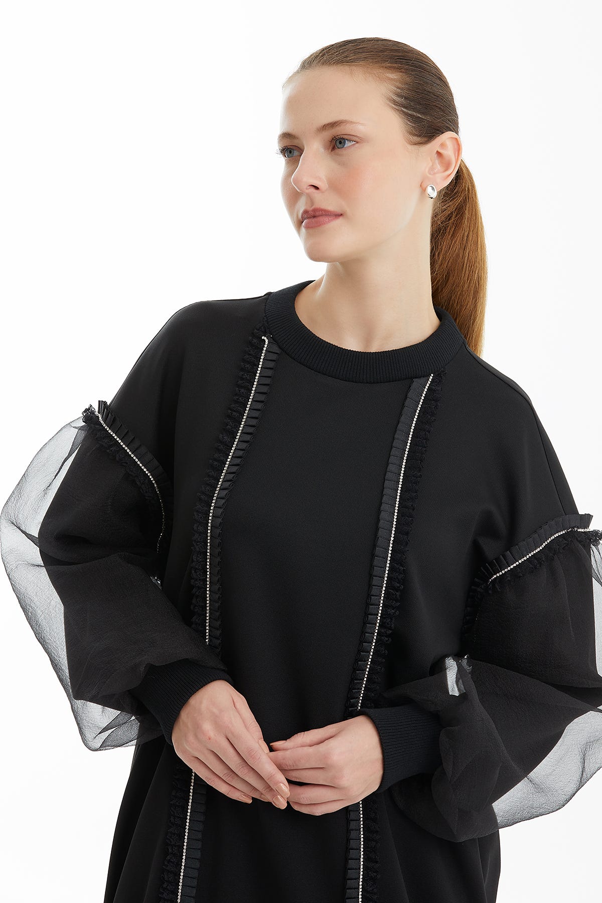 Taşlı Şerit Aksesuarlı Organze Detaylı Siyah Sweatshirt