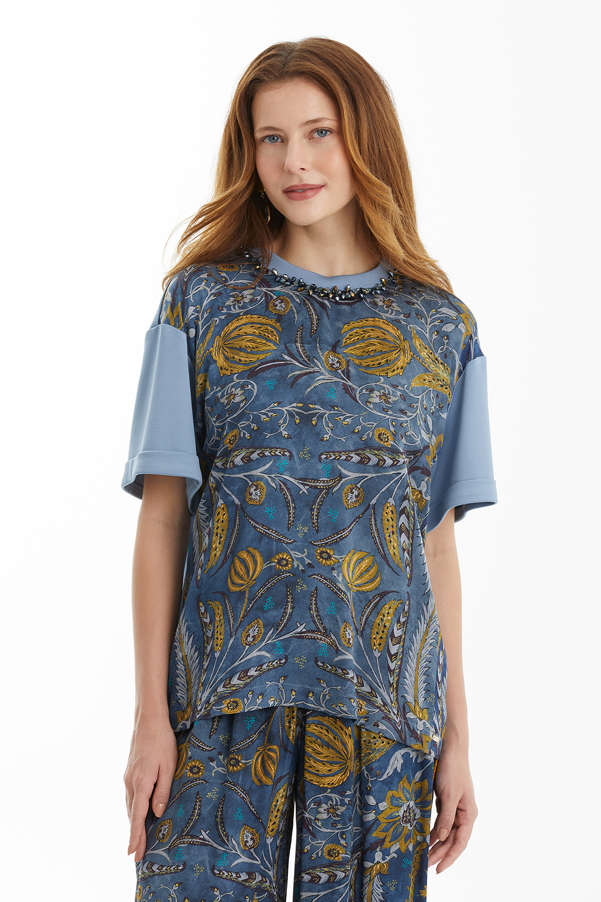 İşlemeli Desenli T-Shirt