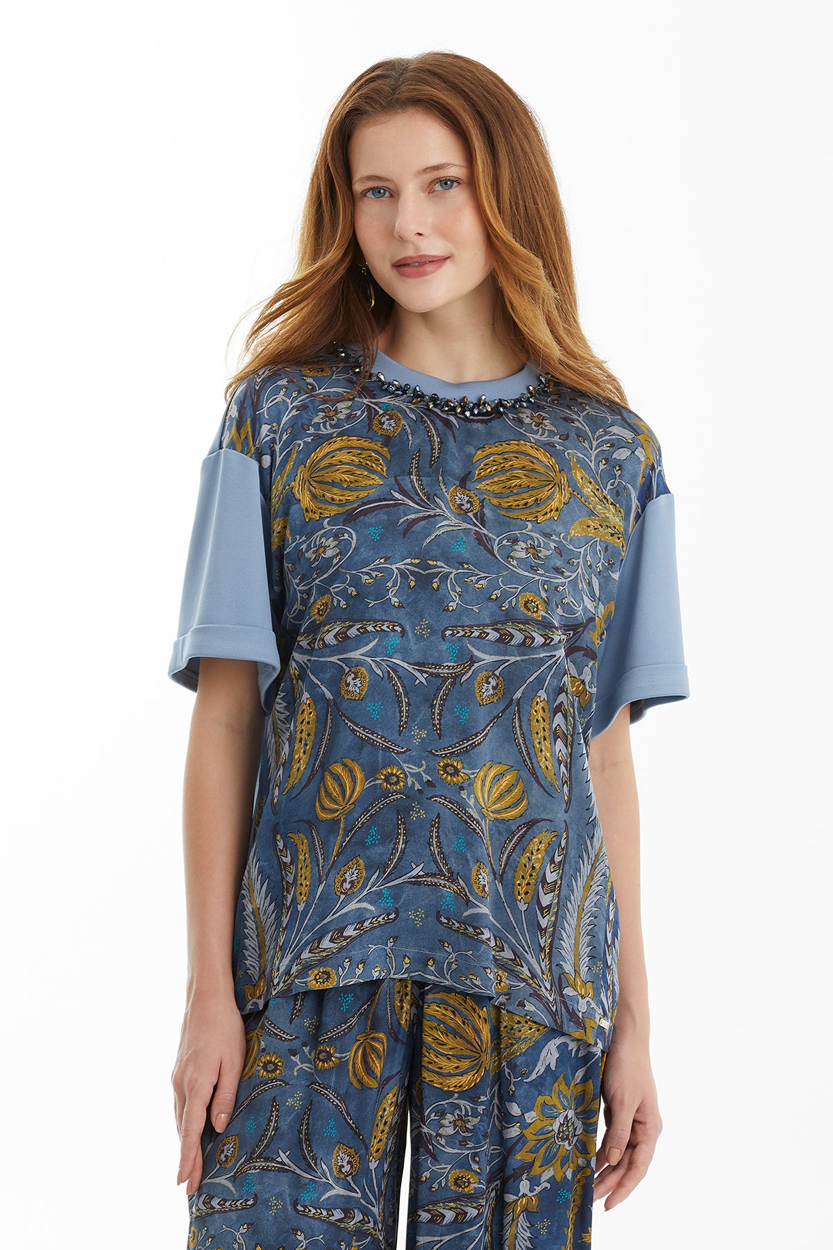 İşlemeli Desenli T-Shirt