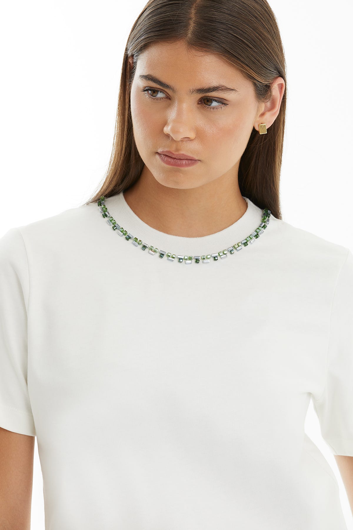 Yakası İşleme Detaylı Ekru T-Shirt