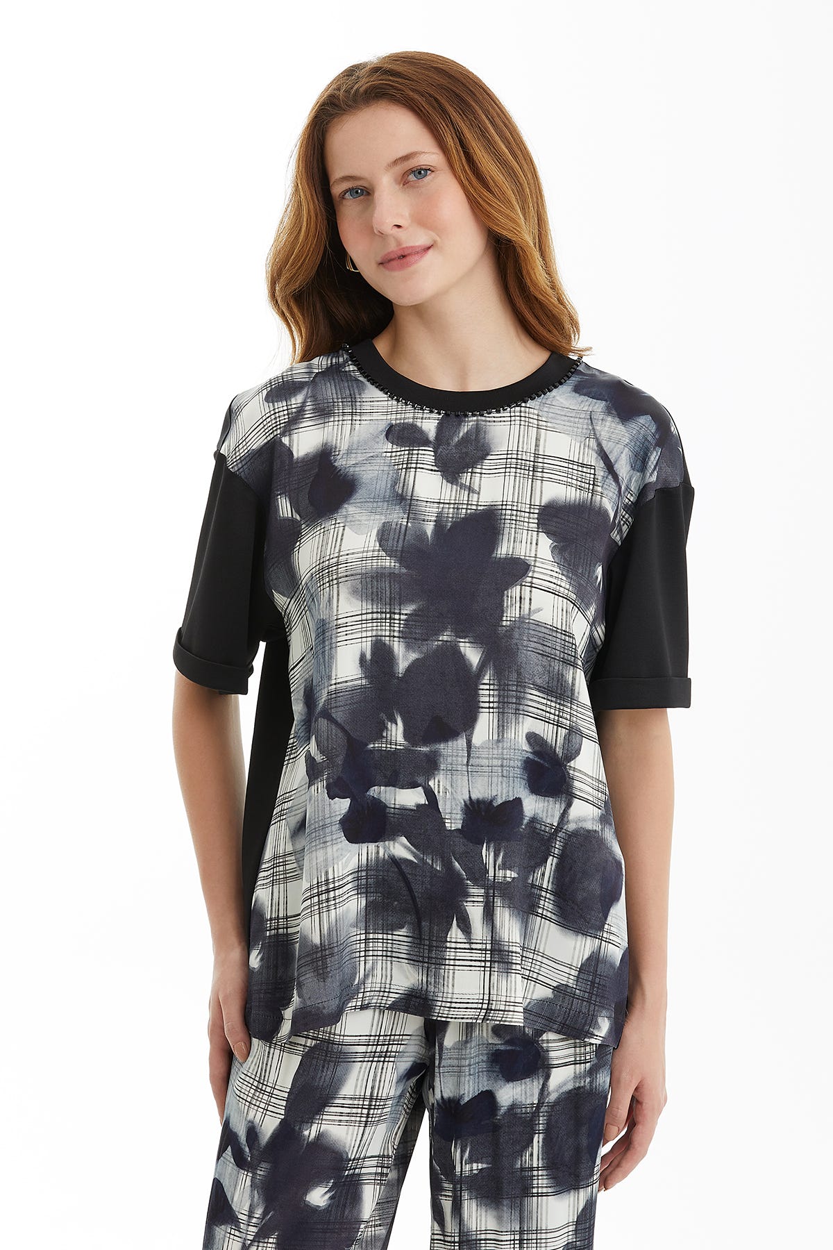 Kontrast Desenli T-Shirt