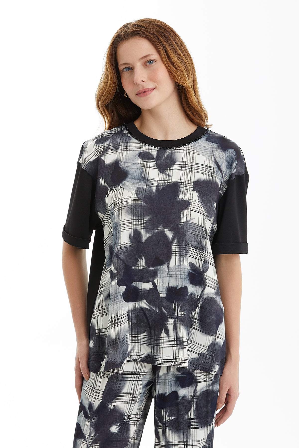 Kontrast Desenli T-Shirt
