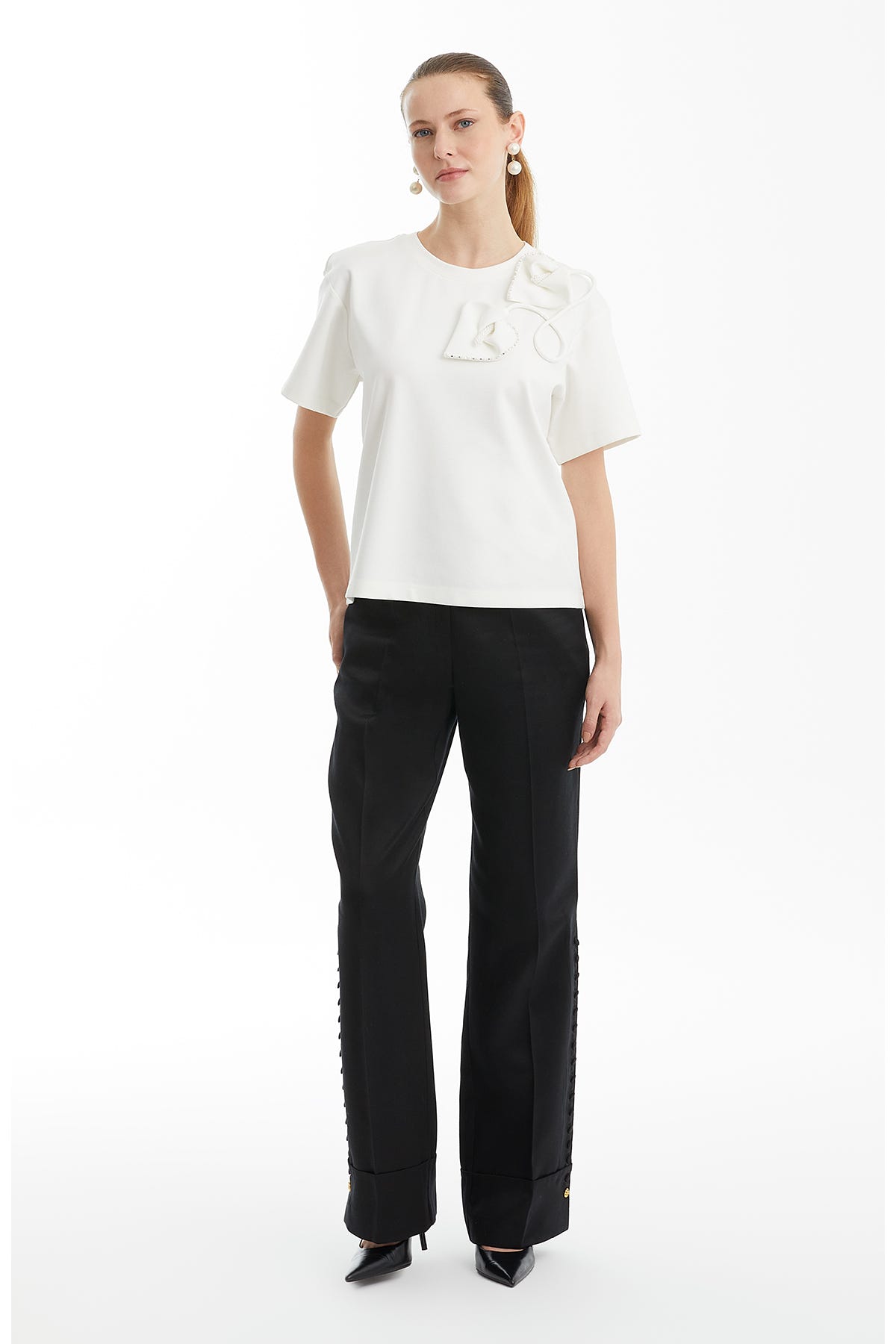 Omuz Aplike Detaylı Ekru T-Shirt