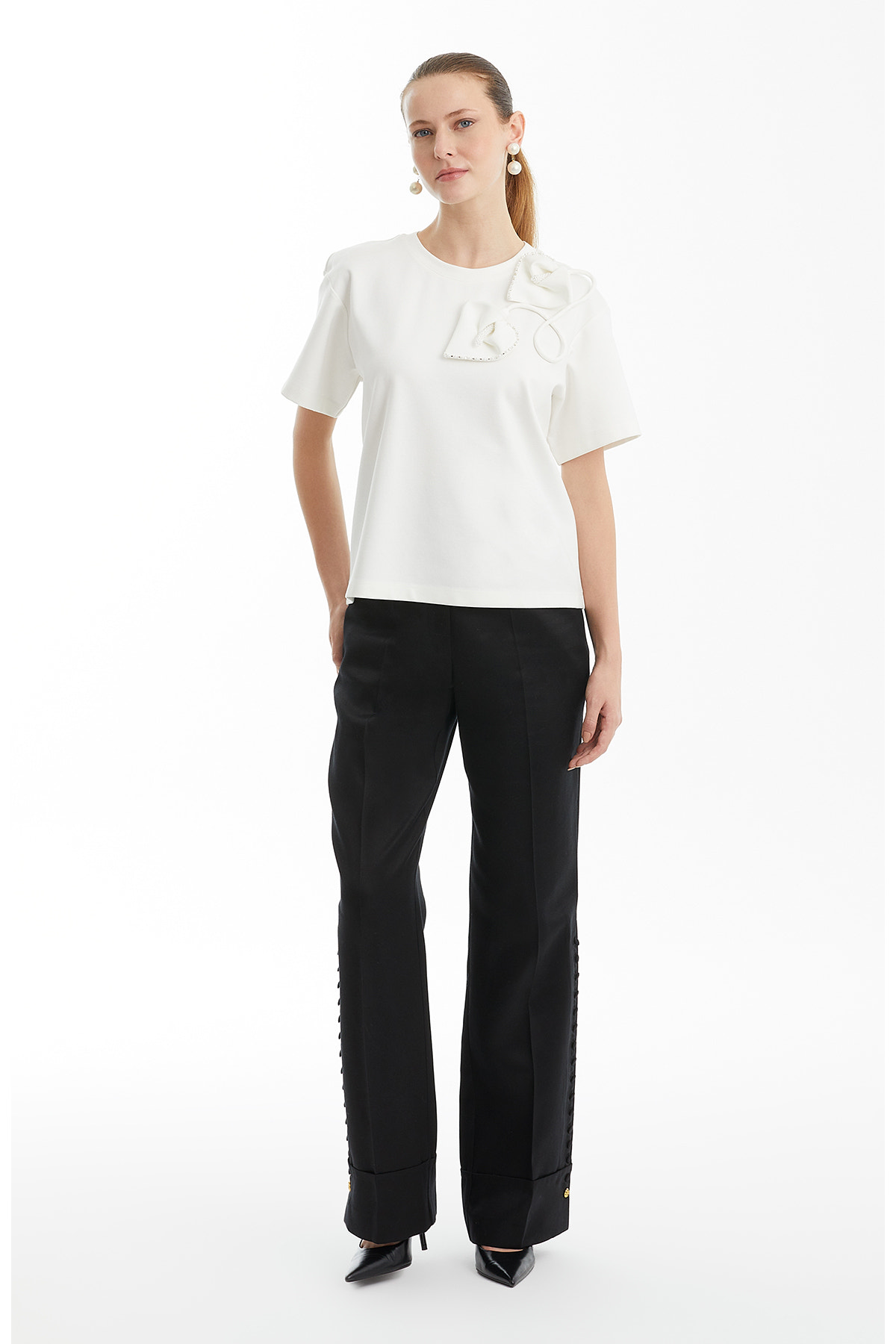 Omuz Aplike Detaylı Ekru T-Shirt