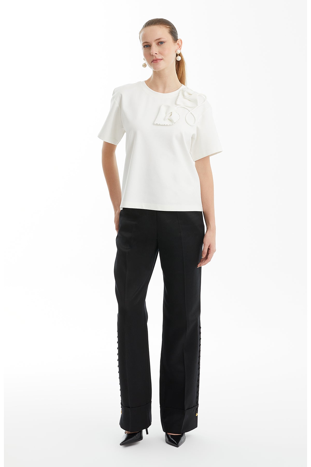 Omuz Aplike Detaylı Ekru T-Shirt