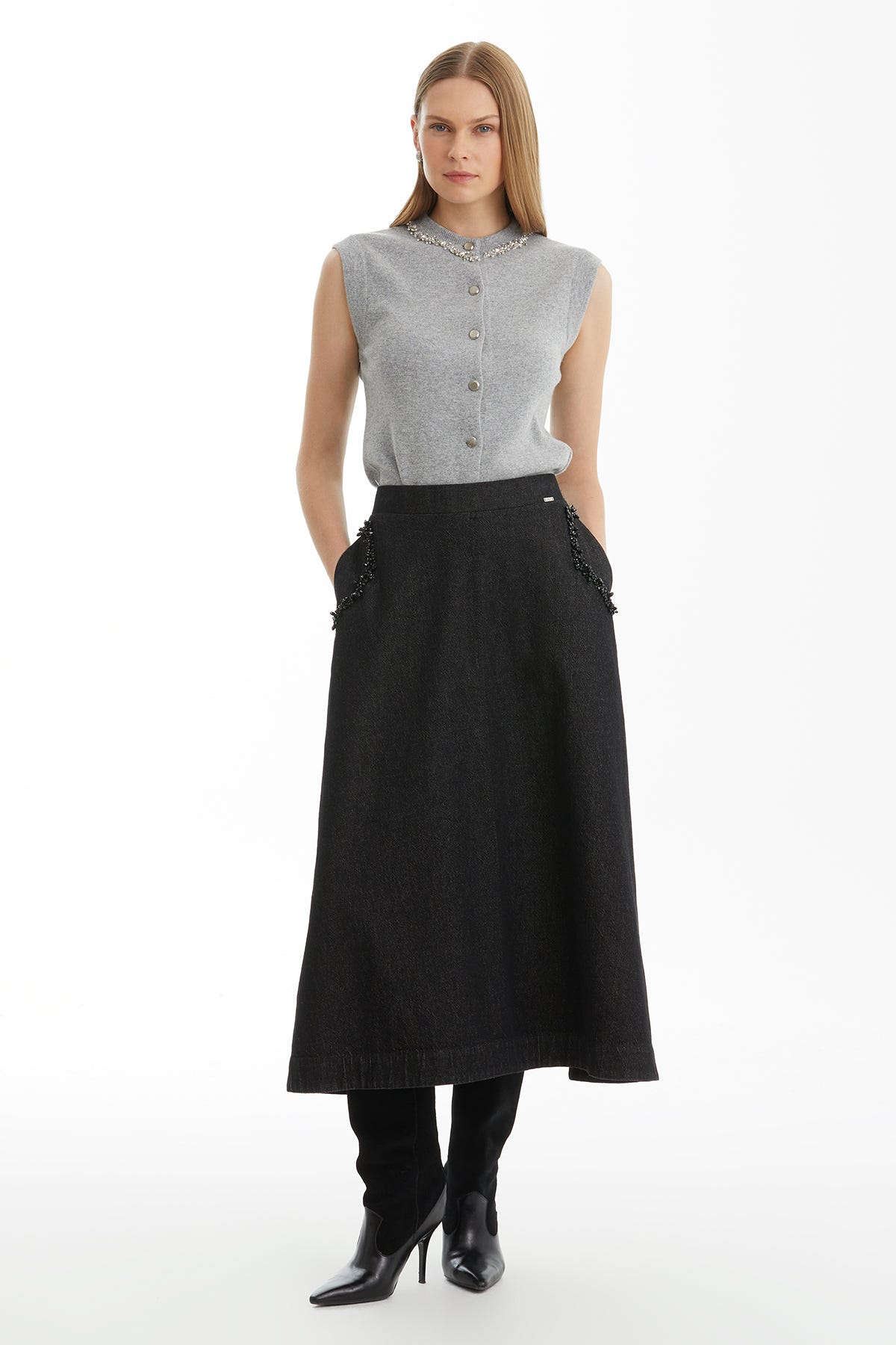 İşleme Detaylı Siyah Denim Etek