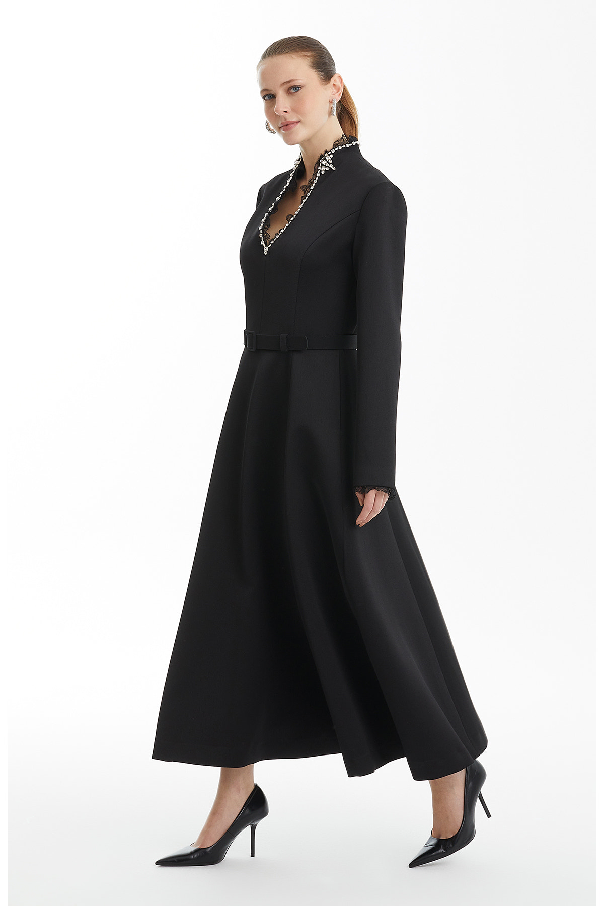 Dantel Detaylı Taş İşlemeli Siyah Elbise