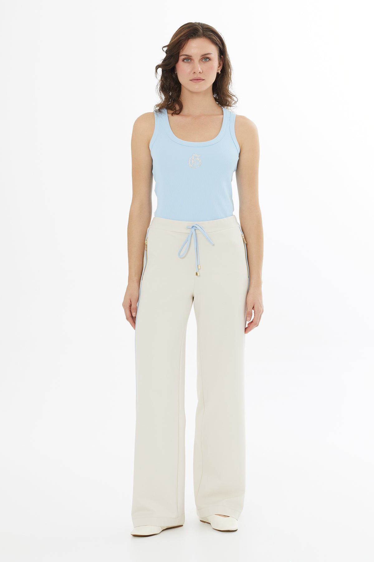 Yanları Nakış Detaylı Bej Eşofman Altı