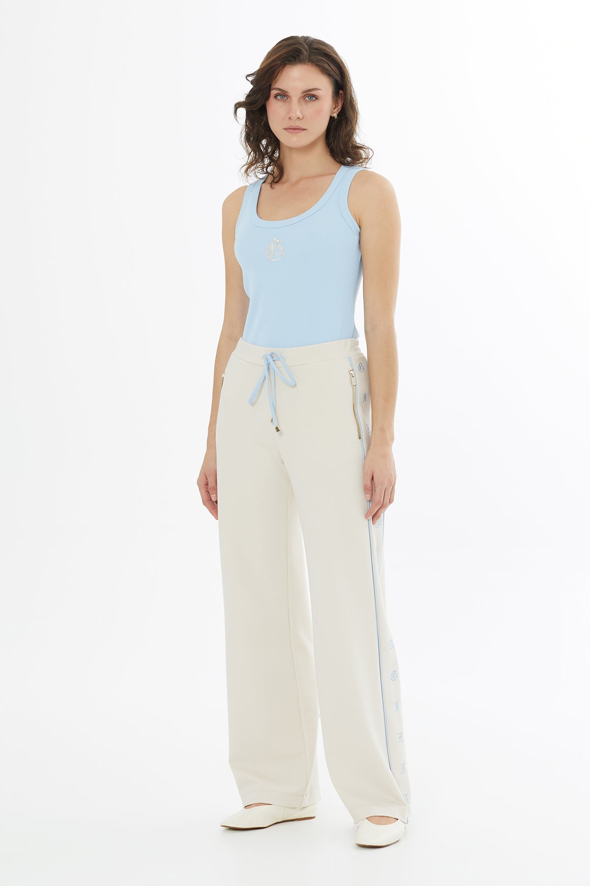 Yanları Nakış Detaylı Bej Eşofman Altı