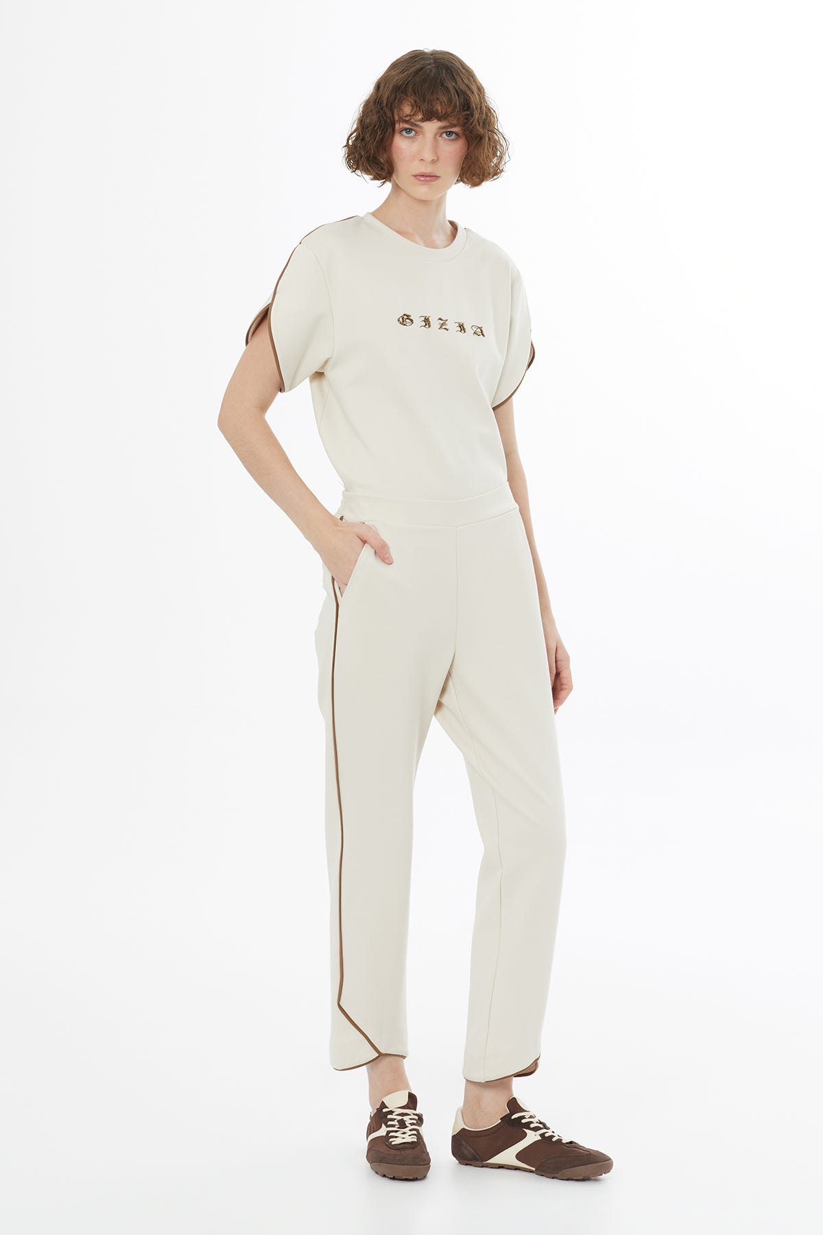 Beli Lastikli Cepli Bej Eşofman Altı