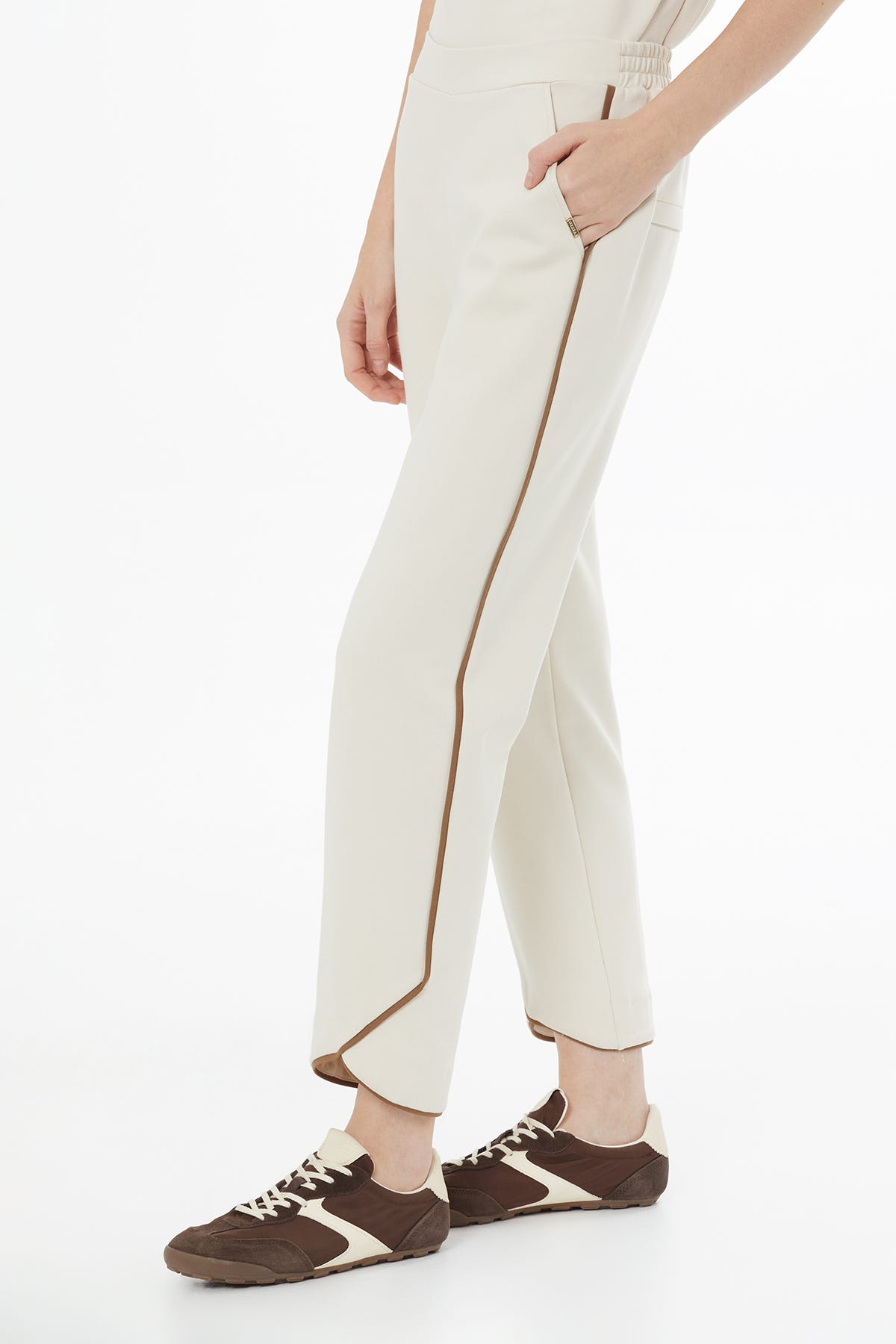 Beli Lastikli Cepli Bej Eşofman Altı