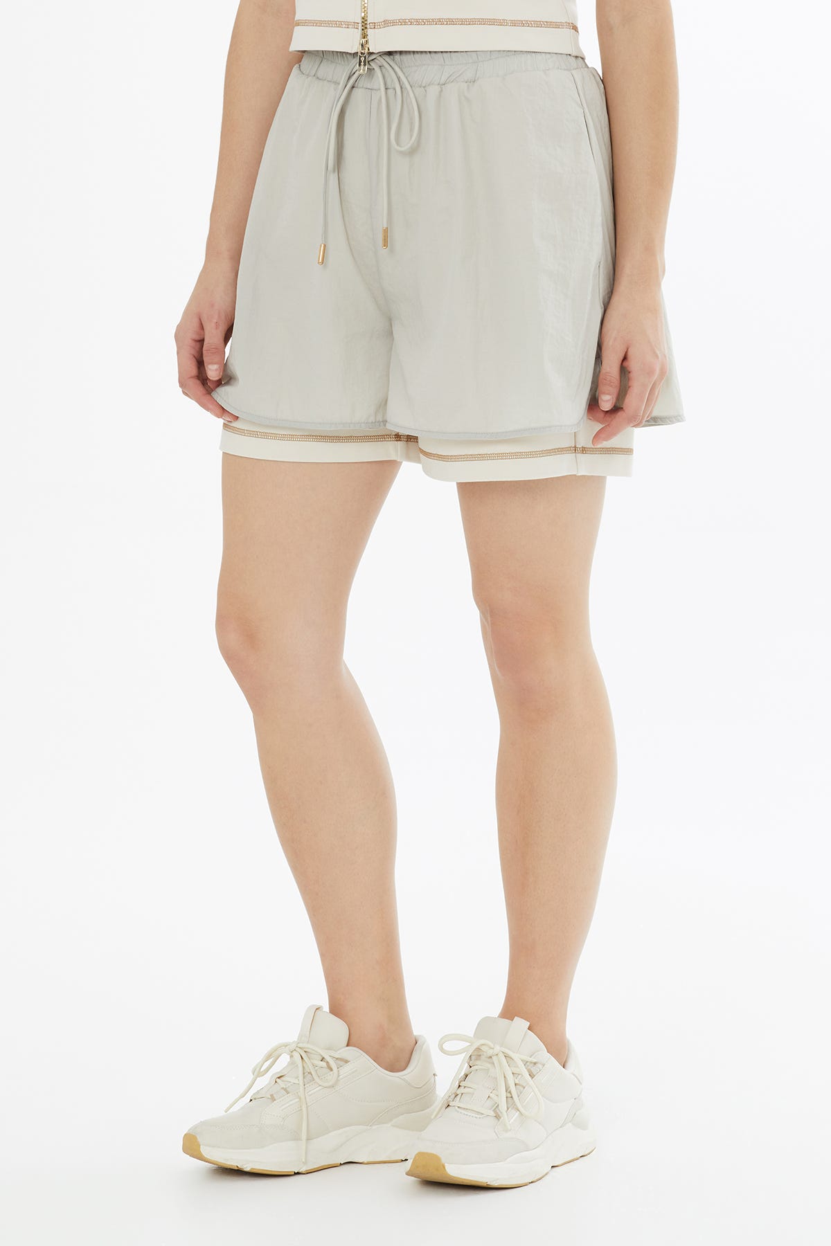 Teknik Kumaşlı Lastikli Bej Şort