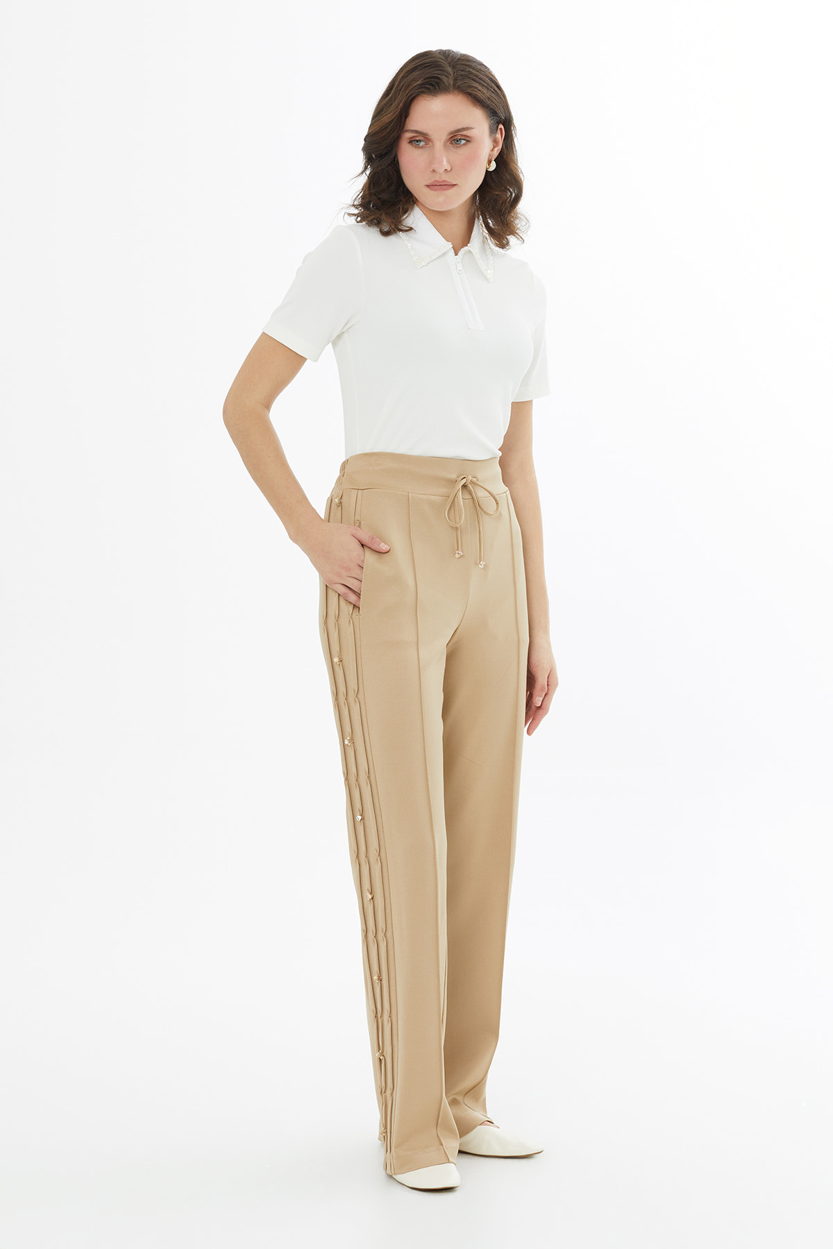 Yanları İşlemeli Bağlamalı Bej Eşofman Altı