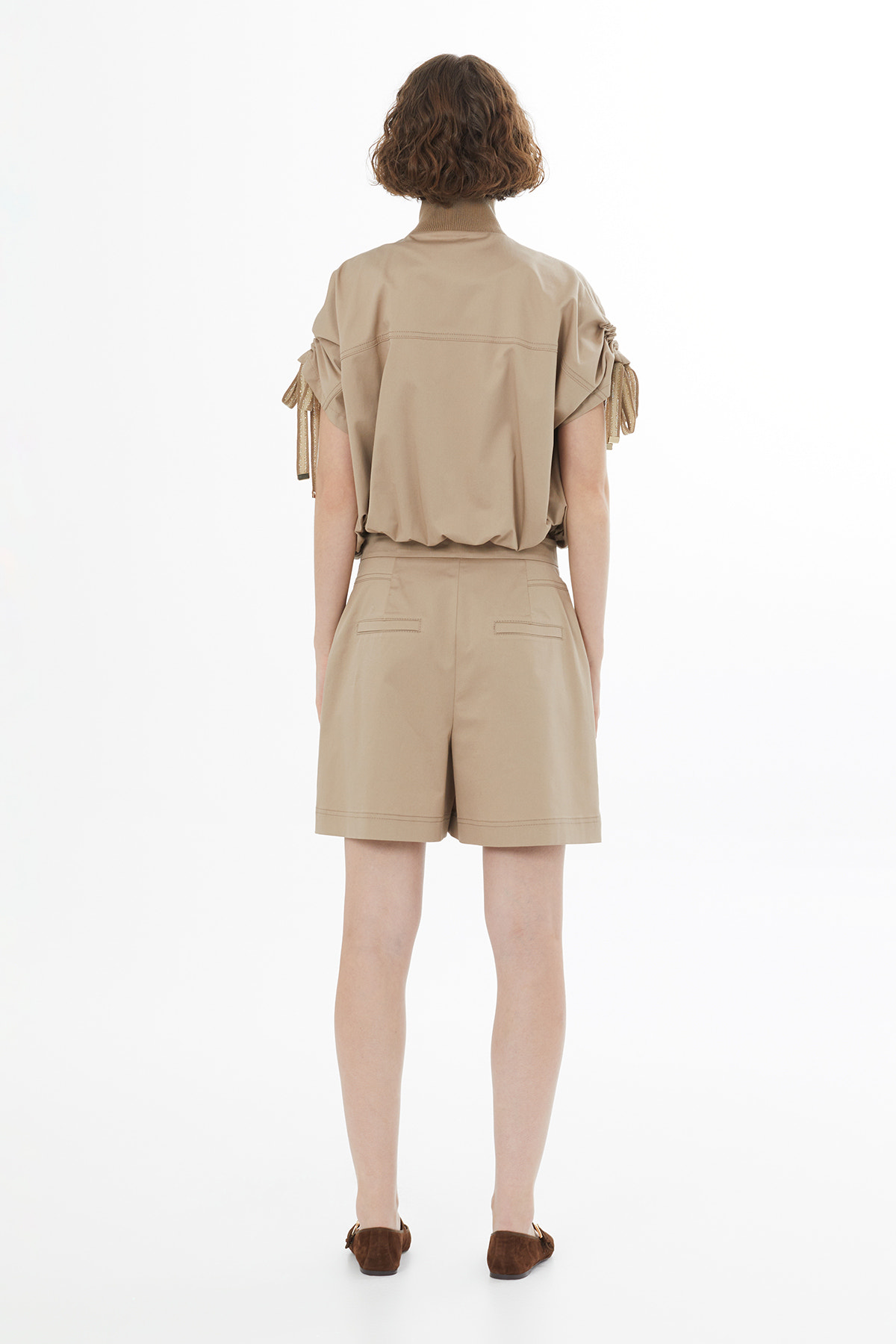 Pileli Metal Fermuarlı Bej Şort