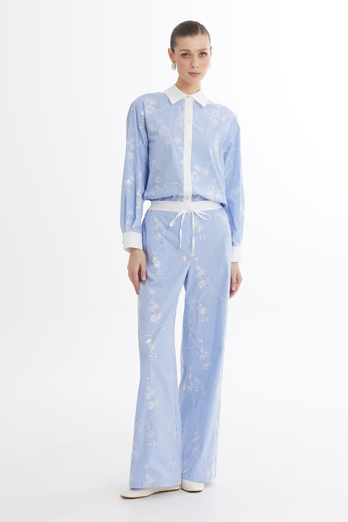 İşleme Detaylı Desenli Mavi Pantolon