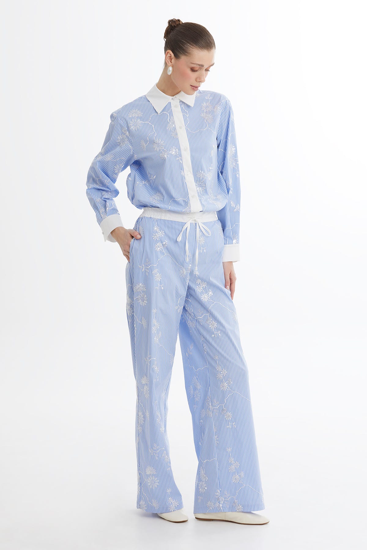 İşleme Detaylı Desenli Mavi Pantolon
