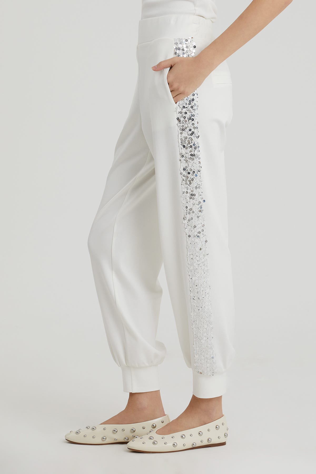 Pullu Şerit Detaylı Ekru Eşofman Altı