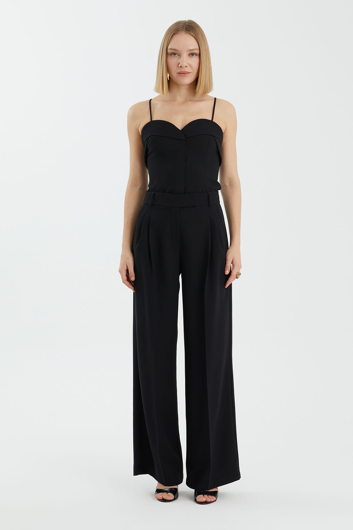 Kanca Kapamalı Siyah Pantolon