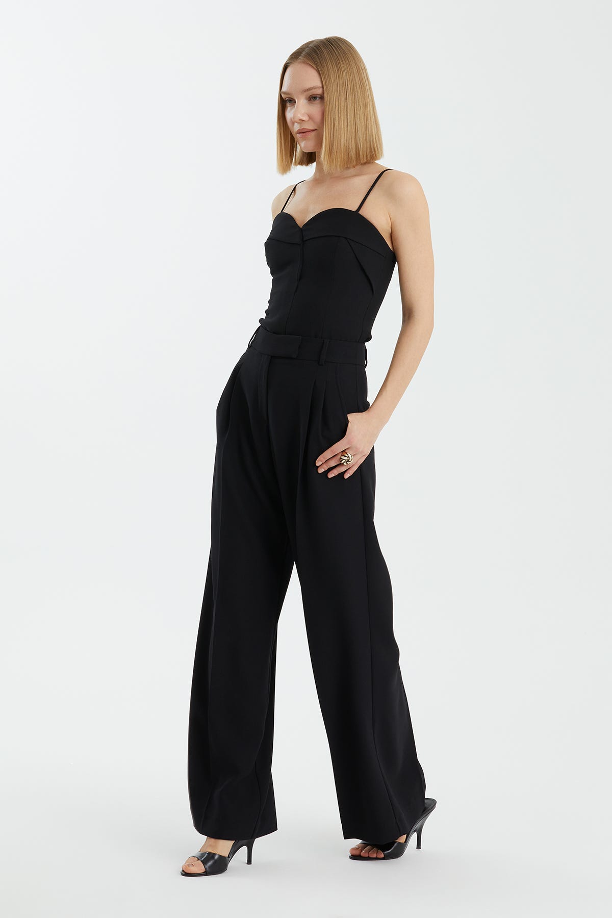 Kanca Kapamalı Siyah Pantolon