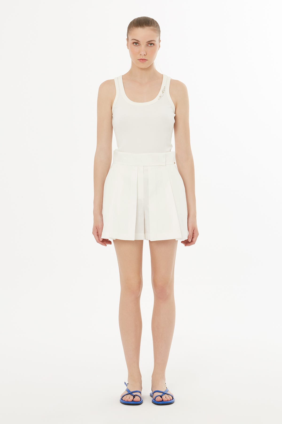 Kemerli Ekru Şort
