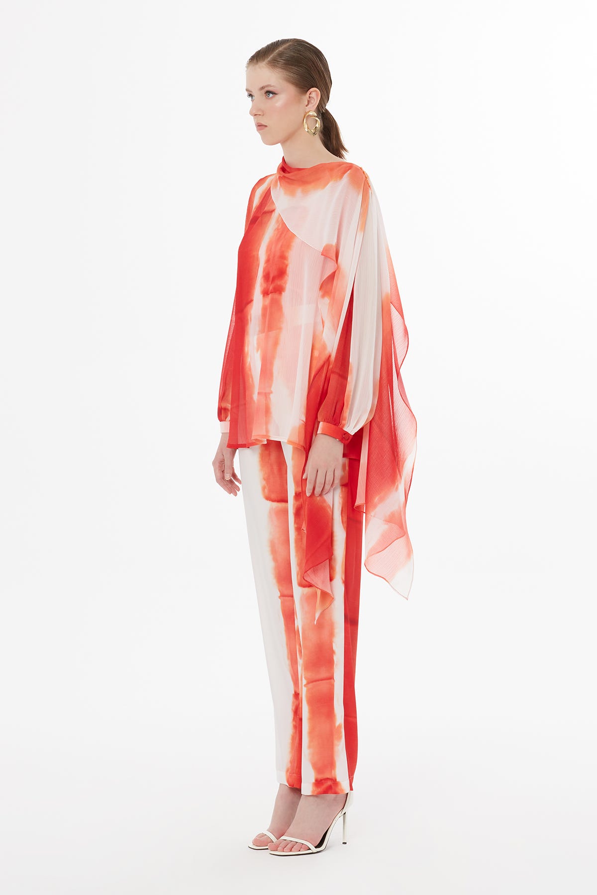 Boncuk İşlemeli Uzun Kollu Bluz