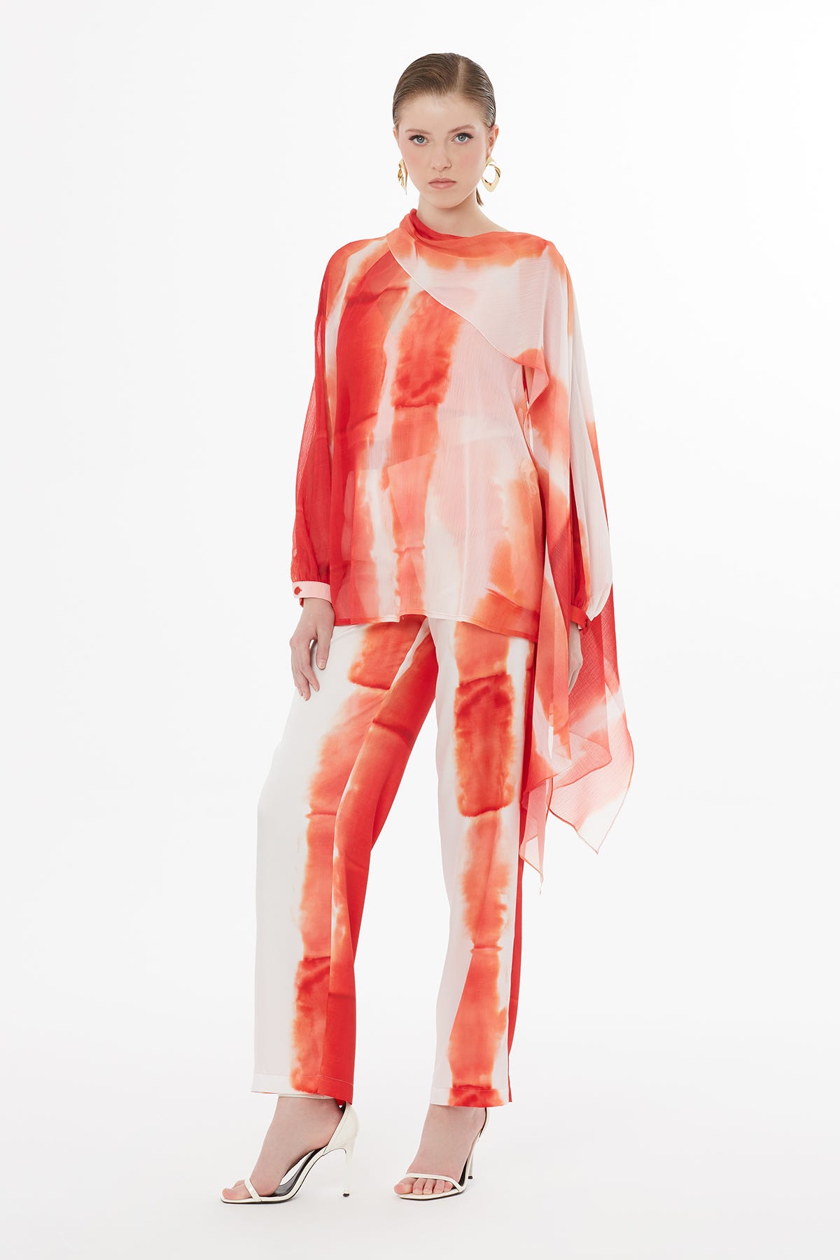 Boncuk İşlemeli Uzun Kollu Bluz