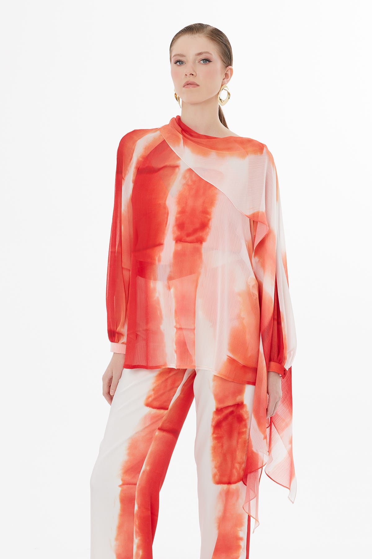 Boncuk İşlemeli Uzun Kollu Bluz