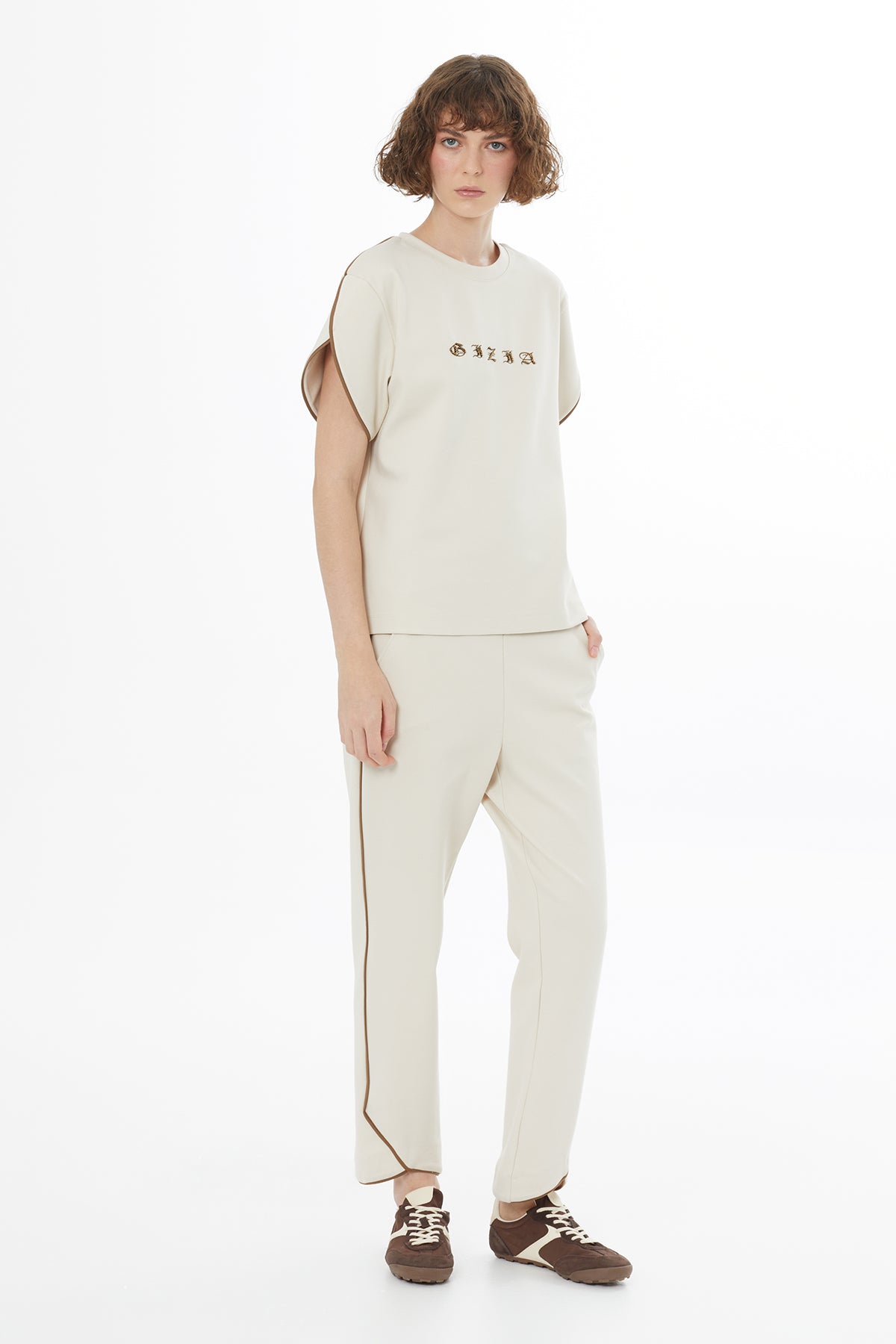 Nakış Ve İşleme Detaylı Bej T-Shirt