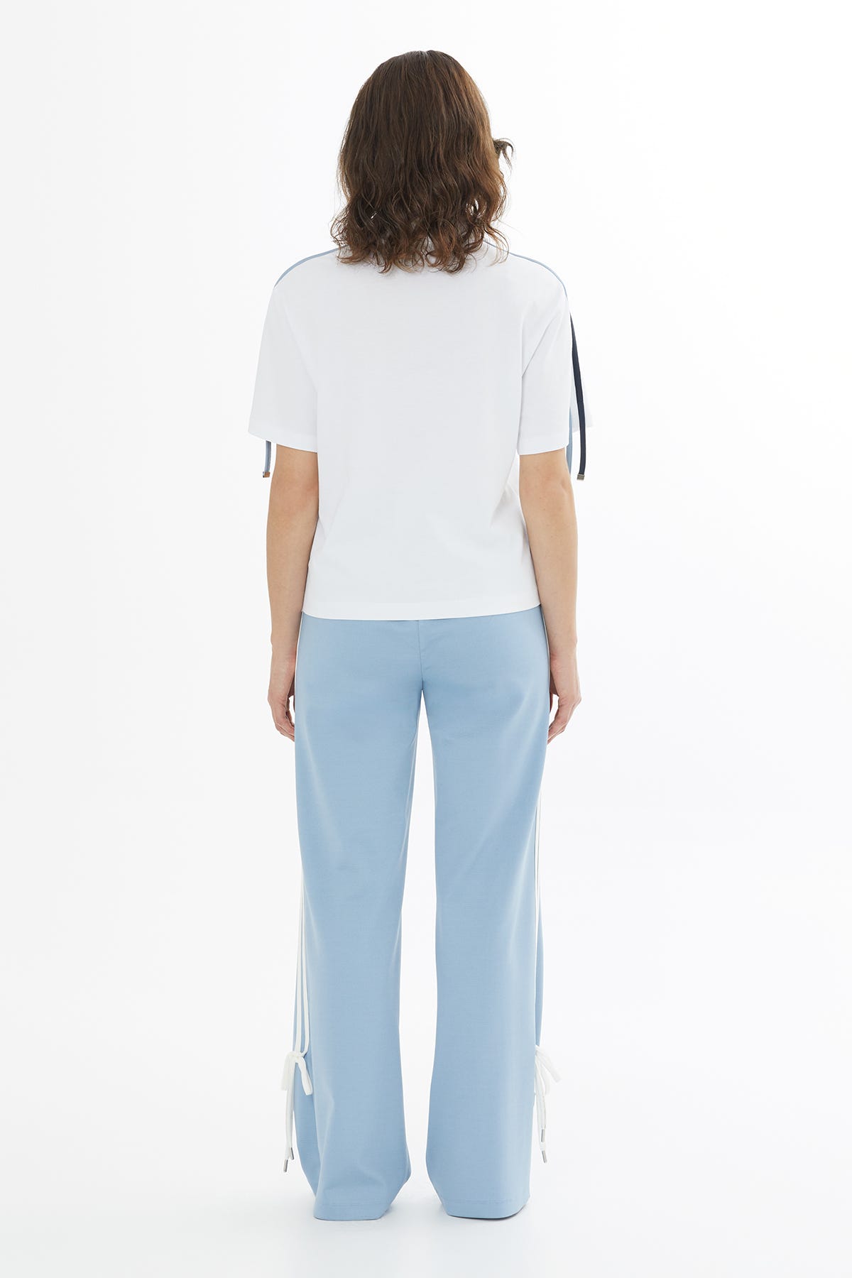 Şerit Bağlama Detaylı Beyaz T-Shirt