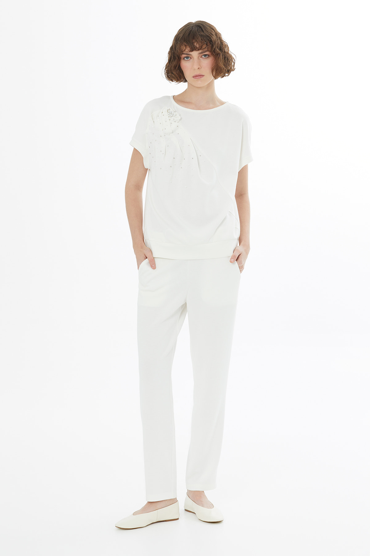 Gül Motifli İşlemeli Ekru Bluz