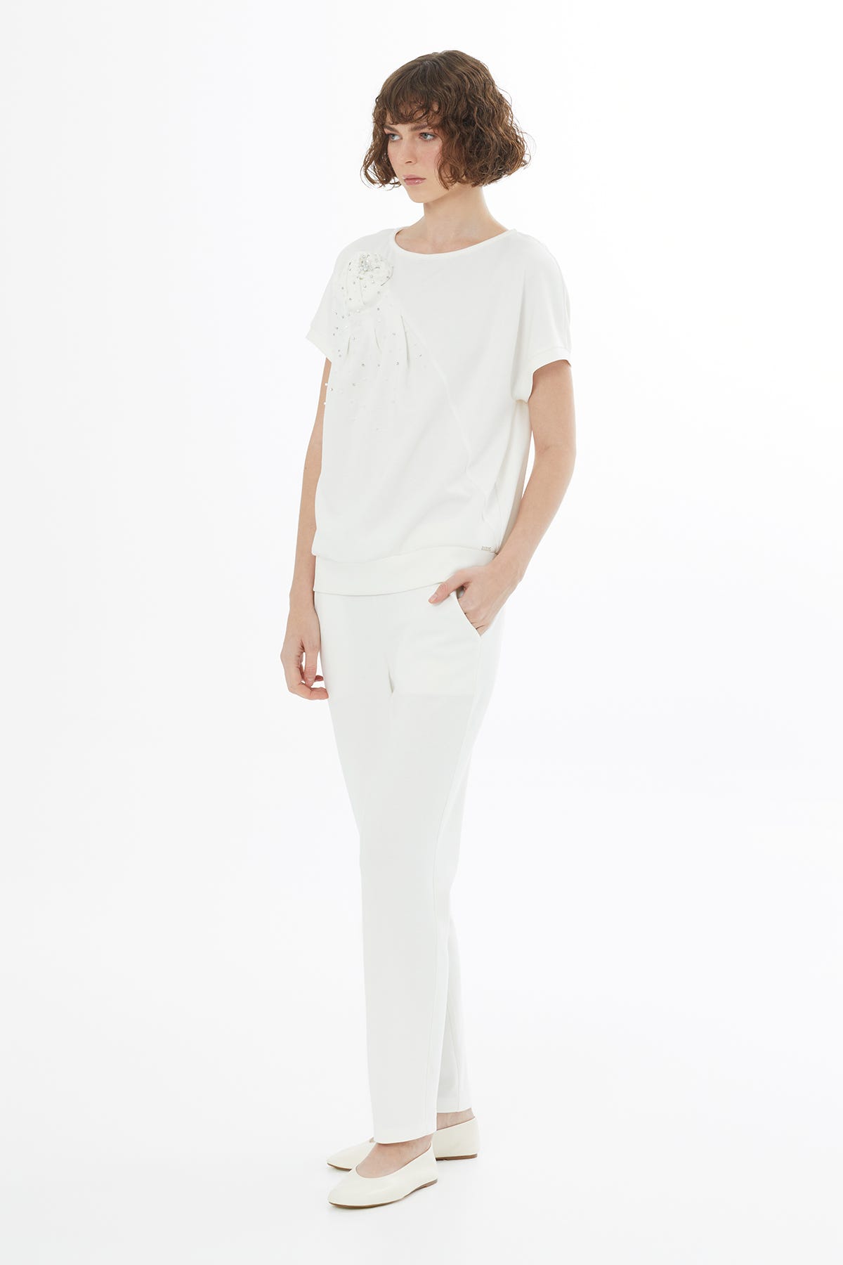 Gül Motifli İşlemeli Ekru Bluz