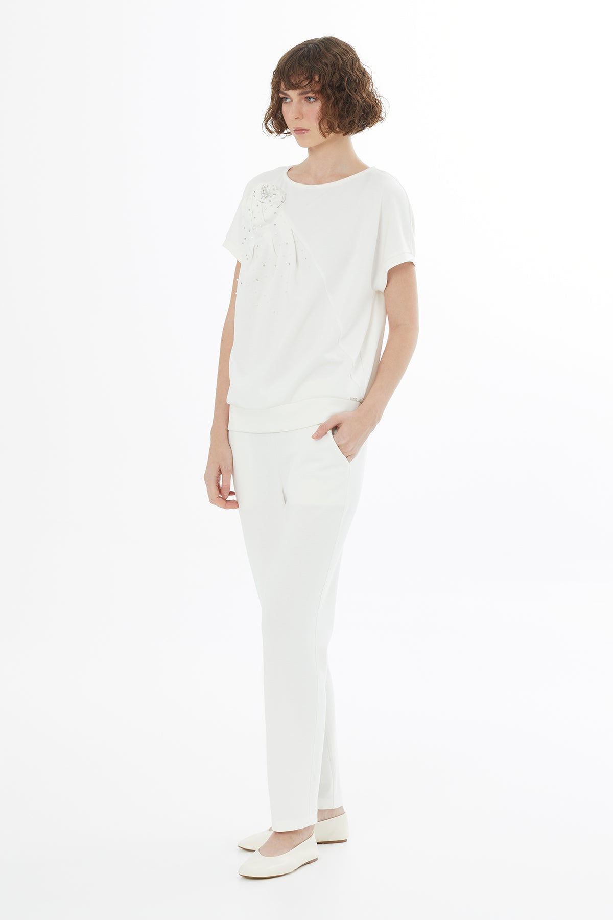 Gül Motifli İşlemeli Ekru Bluz