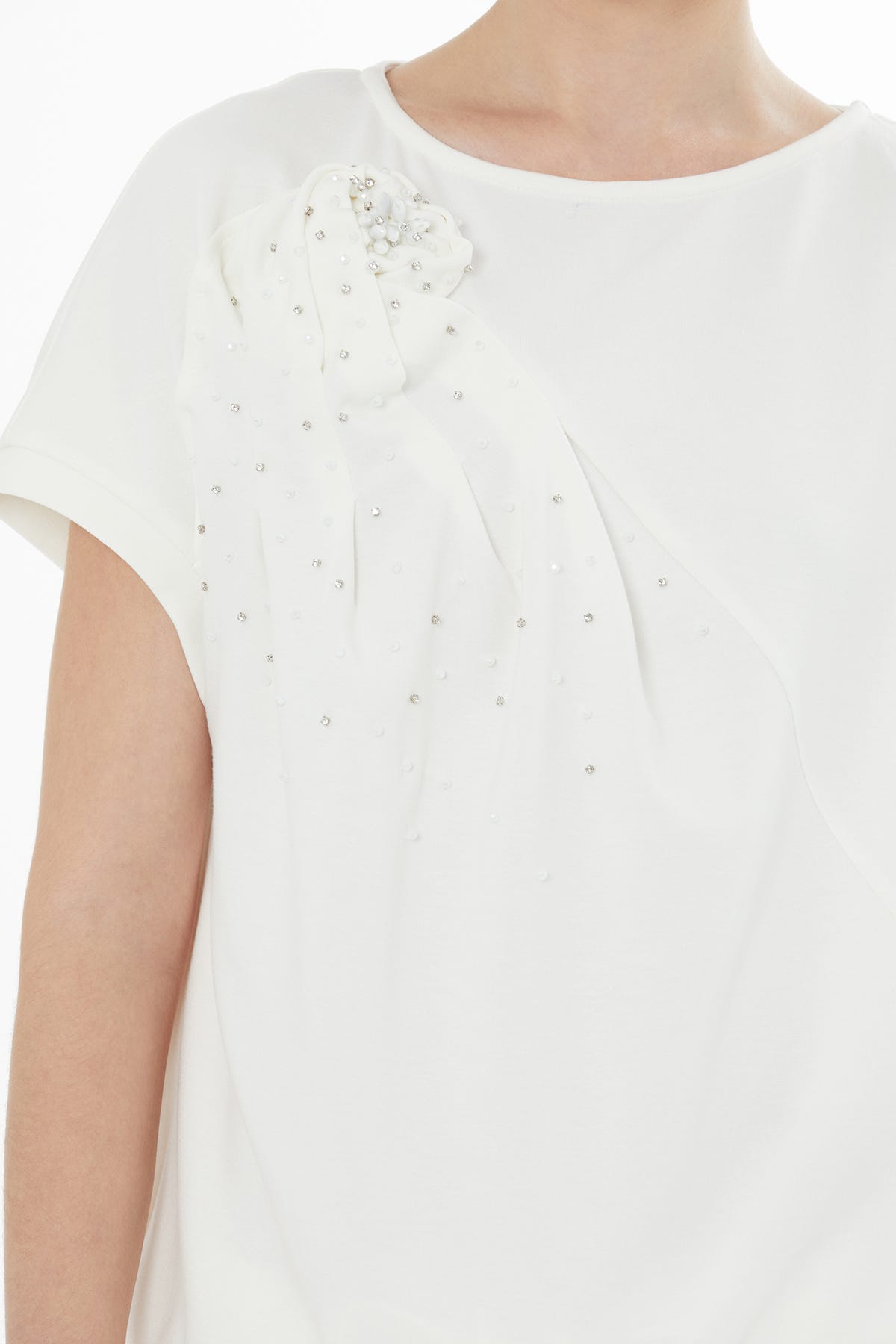 Gül Motifli İşlemeli Ekru Bluz