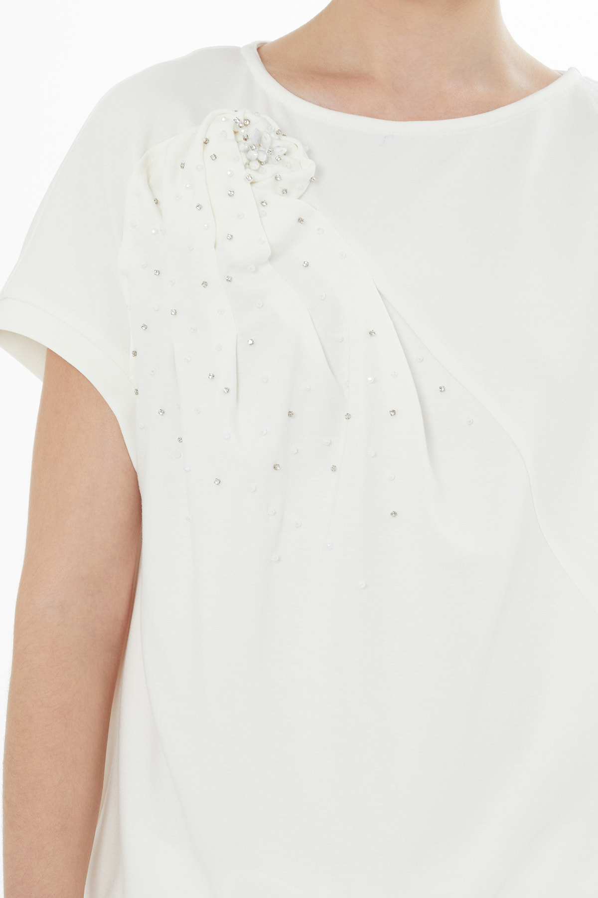 Gül Motifli İşlemeli Ekru Bluz