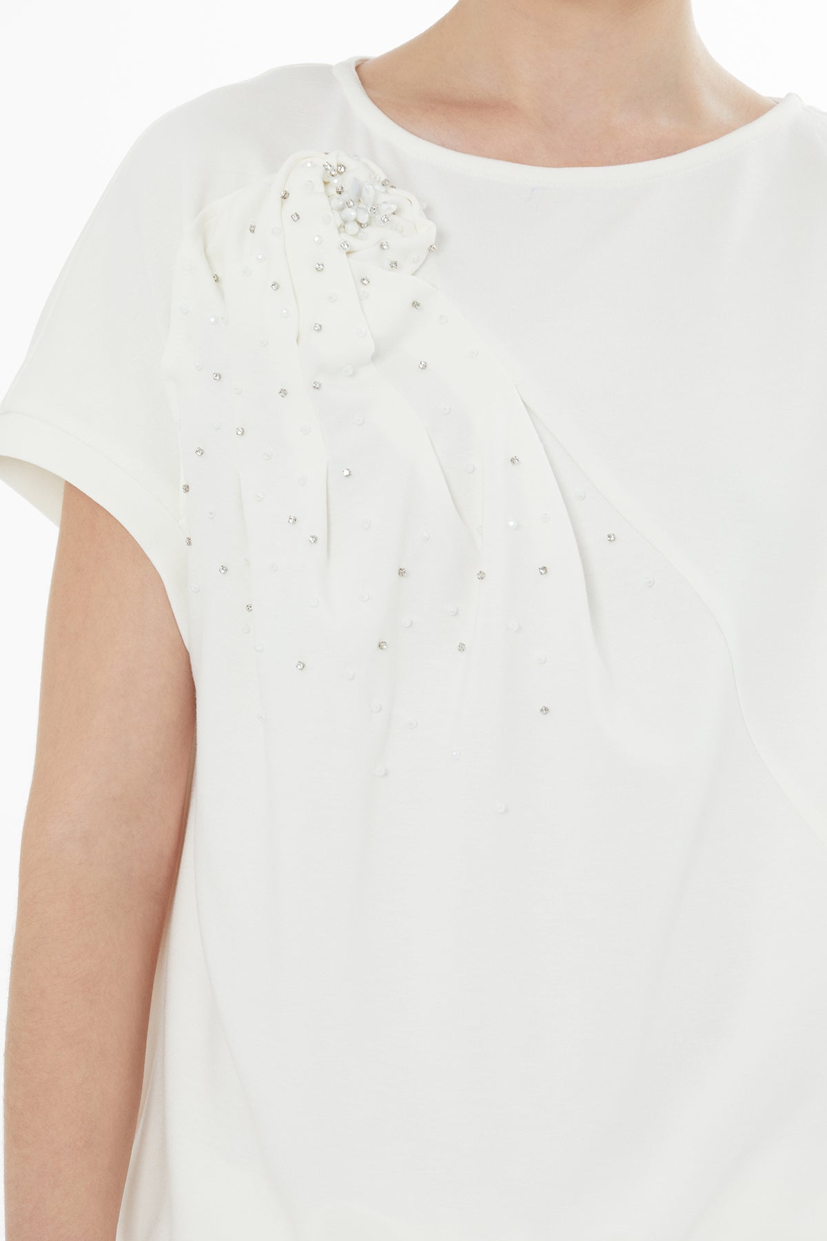 Gül Motifli İşlemeli Ekru Bluz