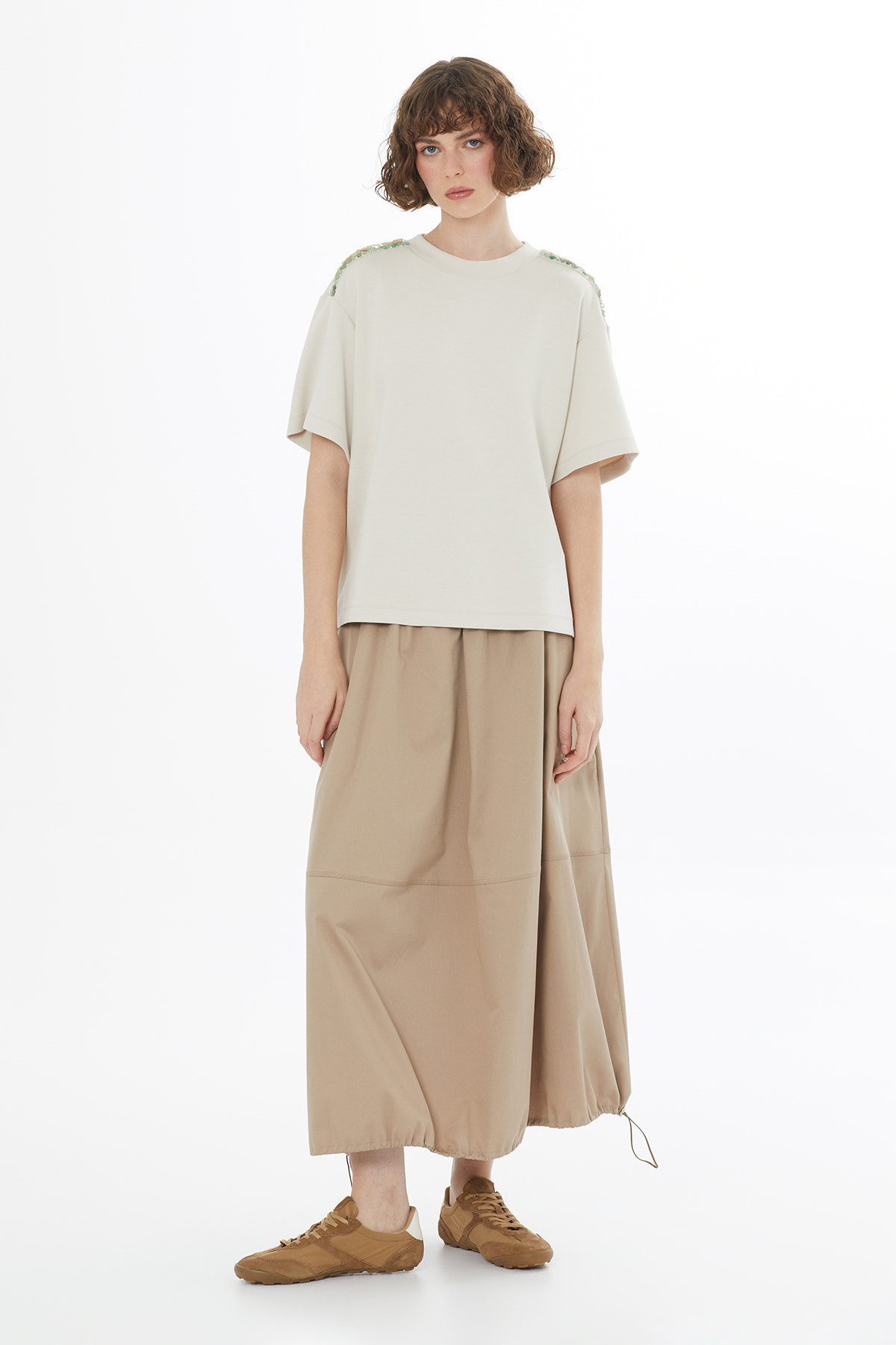 Boncuk İşlemeli Bej T-Shirt