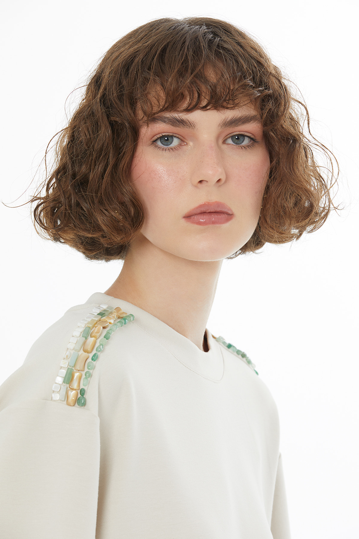 Boncuk İşlemeli Bej T-Shirt