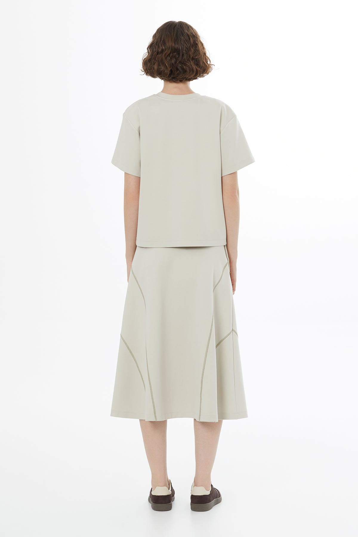 Dikiş Detaylı İşlemeli Bej T-Shirt