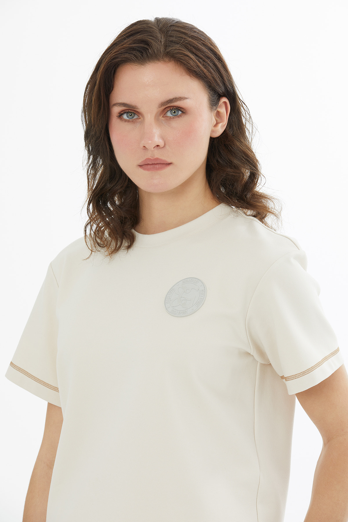 Etiket Detaylı Karyoka Dikişli Bej T-Shirt