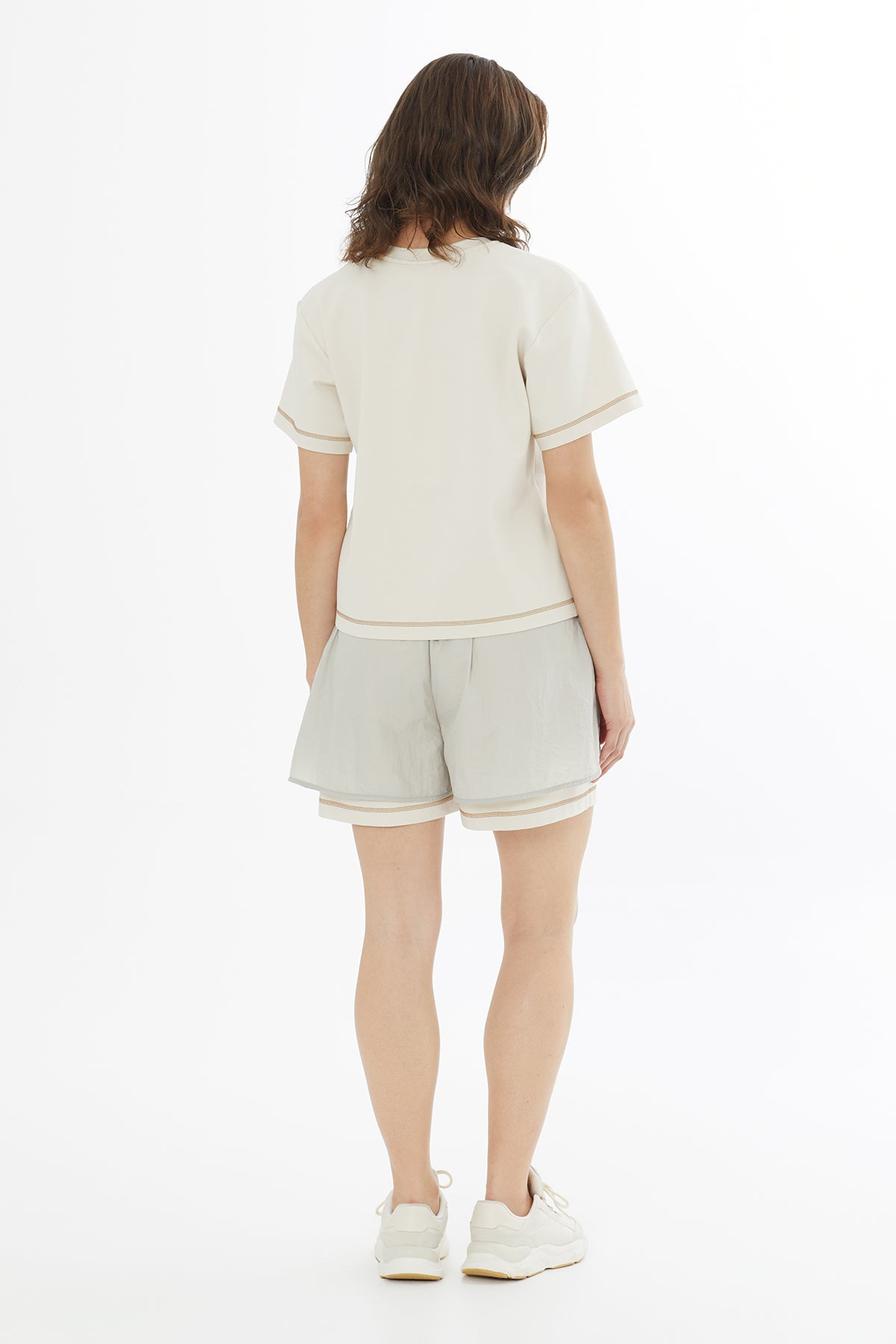 Etiket Detaylı Karyoka Dikişli Bej T-Shirt